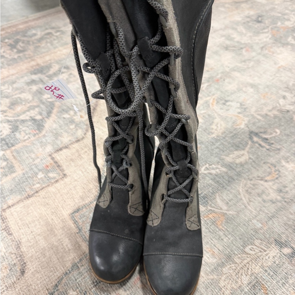 Sorel Black and Gray Lace Up Boots - Picture 2 of 6